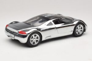 Audi Avus Quattro Chrome Silver Revell 1:18 08830 Métal Moulé — image 3 sur 8