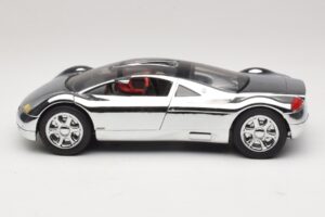 Audi Avus Quattro Chrome Silver Revell 1:18 08830 Métal Moulé — image 4 sur 8