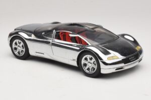Audi Avus Quattro Chrome Silver Revell 1:18 08830 Métal Moulé — image 6 sur 8