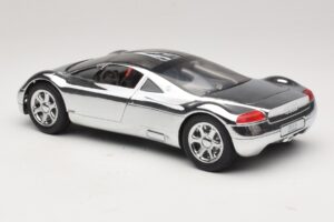 Audi Avus Quattro Chrome Silver Revell 1:18 08830 Métal Moulé — image 7 sur 8