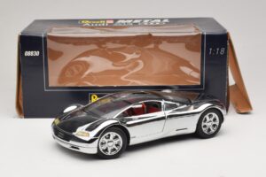 Audi Avus Quattro Chrome Silver Revell 1:18 08830 Métal Moulé — image 8 sur 8