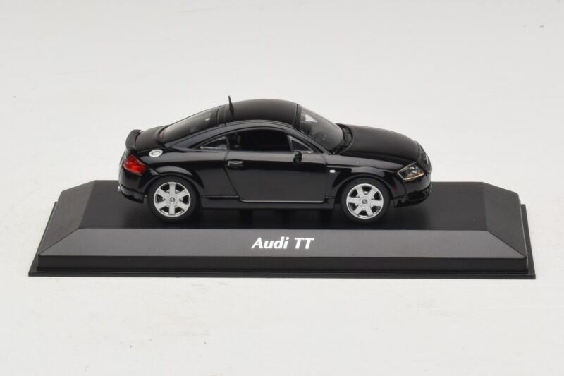 Audi TT 8N Noir Maxichamps 1:43 Audi TT 8N Noir Maxichamps 1:43 940017221 Métal Moulé