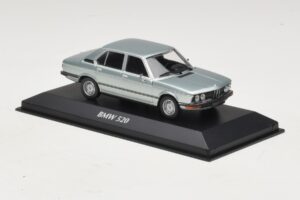 BMW 520 E12 Bleu Clair Métallisé Maxichamps 1:43 940023002 Métal Moulé — image 3 sur 5