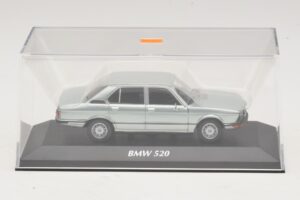 BMW 520 E12 Bleu Clair Métallisé Maxichamps 1:43 940023002 Métal Moulé — image 4 sur 5