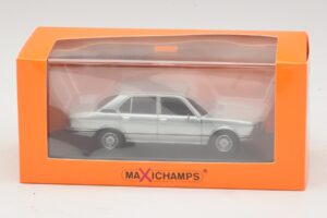 BMW 520 E12 Bleu Clair Métallisé Maxichamps 1:43 940023002 Métal Moulé — image 5 sur 5