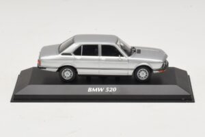 BMW 520 E12 Argent Maxichamps 1:43 940023000 Métal Moulé