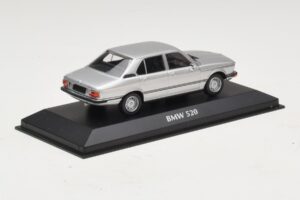 BMW 520 E12 Argent Maxichamps 1:43 940023000 Métal Moulé — image 2 sur 5