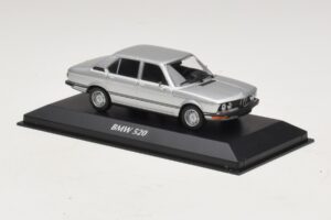 BMW 520 E12 Argent Maxichamps 1:43 940023000 Métal Moulé — image 3 sur 5