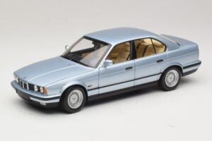 BMW 535i E34 Bleu Clair Métallisé Minichamps 1:18 100024007 Métal Moulé