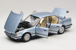 BMW 535i E34 Bleu Clair Métallisé Minichamps 1:18 100024007 Métal Moulé — image 2 sur 8
