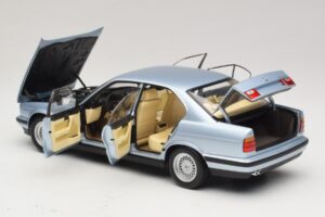 BMW 535i E34 Bleu Clair Métallisé Minichamps 1:18 100024007 Métal Moulé — image 5 sur 8