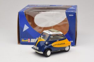 BMW Isetta 250 Lufthansa Revell 1:18 08926 Métal Moulé — image 8 sur 8