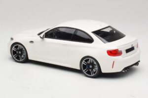 BMW M2 F87 Blanc Minichamps 1:18 155026104 Métal Moulé — image 5 sur 6