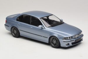 BMW M5 E39 Silverstone Blue Metallic KK-Scale 1:18 KKDC181622 Métal Moulé — image 4 sur 6