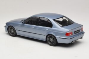 BMW M5 E39 Silverstone Blue Metallic KK-Scale 1:18 KKDC181622 Métal Moulé — image 5 sur 6