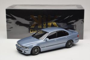 BMW M5 E39 Silverstone Blue Metallic KK-Scale 1:18 KKDC181622 Métal Moulé — image 6 sur 6