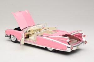 Cadillac Eldorado Biarritz Rose Maisto 1:18 31813-P1 Métal Moulé — image 5 sur 8