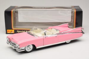 Cadillac Eldorado Biarritz Rose Maisto 1:18 31813-P1 Métal Moulé — image 8 sur 8