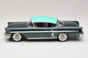 Chevrolet Bel Air Impala Coupe Vert Foncé Métallisé & Vert KK-Scale 1:18 KKDC181594 Métal Moulé — image 3 sur 6