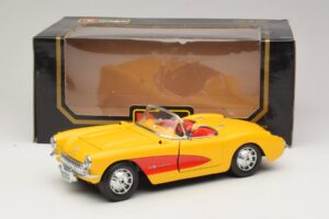 Chevrolet Corvette C1 Cabriolet Jaune Rouge Bburago 1:18 3034-M2 Métal Moulé — image 8 sur 8