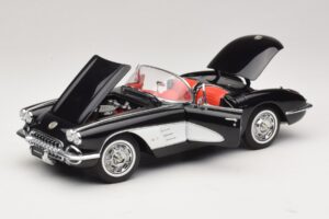 Chevrolet Corvette C1 Tuxedo Black AUTOart 1:18 71142 Métal Moulé — image 2 sur 8