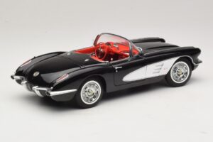 Chevrolet Corvette C1 Tuxedo Black AUTOart 1:18 71142 Métal Moulé — image 3 sur 8