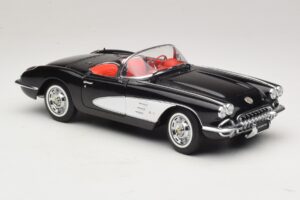 Chevrolet Corvette C1 Tuxedo Black AUTOart 1:18 71142 Métal Moulé — image 6 sur 8