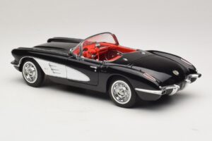 Chevrolet Corvette C1 Tuxedo Black AUTOart 1:18 71142 Métal Moulé — image 7 sur 8