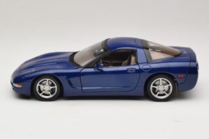 Chevrolet Corvette C5 Commemorative Edition Bleu AUTOart 1:18 71157 Métal Moulé — image 5 sur 9