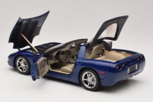 Chevrolet Corvette C5 Commemorative Edition Bleu AUTOart 1:18 71157 Métal Moulé — image 6 sur 9