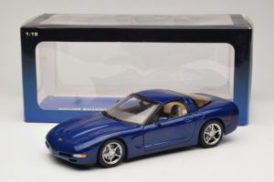 Chevrolet Corvette C5 Commemorative Edition Bleu AUTOart 1:18 71157 Métal Moulé — image 9 sur 9