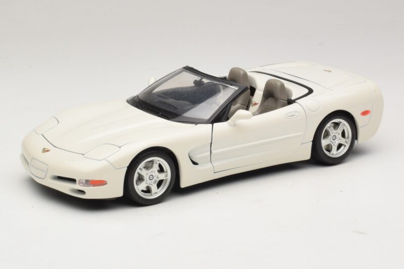 Chevrolet Corvette C5 Cabriolet Blanc Bburago 1:18 3076-P1 Métal Moulé