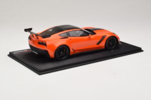Chevrolet Corvette C7 ZR-1 High Voltage Tint TopSpeed 1:18 TS0147 Résine — image 2 sur 6