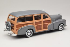 Chevrolet Fleetmaster Woody Gris Maisto 1:18 31854 Métal Moulé — image 3 sur 8