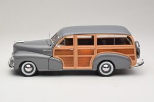 Chevrolet Fleetmaster Woody Gris Maisto 1:18 31854 Métal Moulé — image 4 sur 8