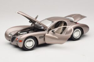 Chrysler Atlantic Beige Guiloy 1:18 68570 Métal Moulé — image 2 sur 8