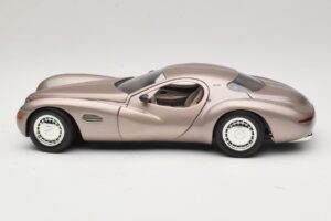 Chrysler Atlantic Beige Guiloy 1:18 68570 Métal Moulé — image 4 sur 8