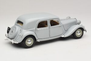 Citroen 15CV Six Gris Maisto 1:18 31837 Métal Moulé — image 3 sur 8
