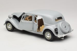 Citroen 15CV Six Gris Maisto 1:18 31837 Métal Moulé — image 5 sur 8