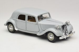 Citroen 15CV Six Gris Maisto 1:18 31837 Métal Moulé — image 6 sur 8