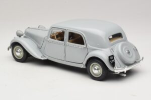 Citroen 15CV Six Gris Maisto 1:18 31837 Métal Moulé — image 7 sur 8
