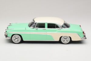 DeSoto Fireflite Sedan Vert Clair & Crème KK-Scale 1:18 KKDC181543 Métal Moulé — image 3 sur 6