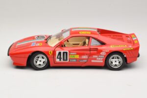 Ferrari 288 GTO #40 Rouge Bburago 1:18 3027-P4 Métal Moulé — image 4 sur 8