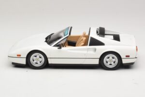 Ferrari 328 GTS US Version Blanc KK-Scale 1:18 KKDC181703 Métal Moulé — image 4 sur 7