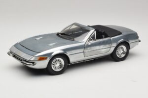 Ferrari 365 GTS Chrome Silver Hot Wheels 1:18 25738 Métal Moulé