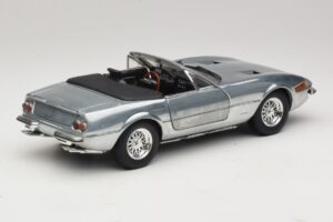 Ferrari 365 GTS Chrome Silver Hot Wheels 1:18 25738 Métal Moulé — image 3 sur 8
