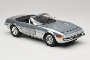 Ferrari 365 GTS Chrome Silver Hot Wheels 1:18 25738 Métal Moulé — image 6 sur 8