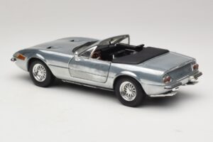Ferrari 365 GTS Chrome Silver Hot Wheels 1:18 25738 Métal Moulé — image 7 sur 8