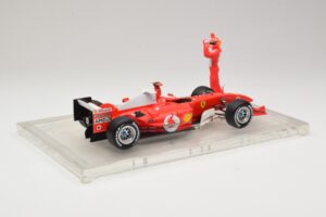 Ferrari F2004 #1 M. Schumacher F1 World Champion 2004 Avec Combinaison De Course Hot Wheels 1:18 B66221 Métal Moulé — image 2 sur 6