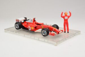 Ferrari F2004 #1 M. Schumacher F1 World Champion 2004 Avec Combinaison De Course Hot Wheels 1:18 B66221 Métal Moulé — image 4 sur 6